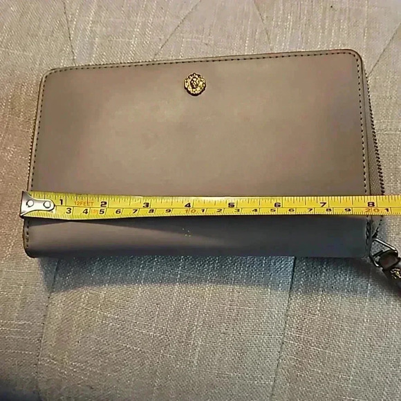 Anne Klein Taupe Wallet with Giraffe Print Lining And Multiple Pockets OS - Picture 10 of 11
